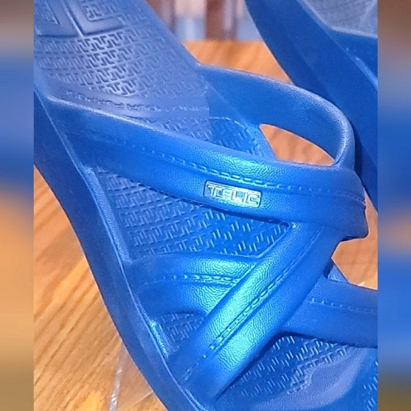Telic women's size 10 or men's size 9 Mallory slides. - Picture 5 of 7
